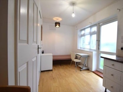 1 Bed Flat, Eastling Close, ME8