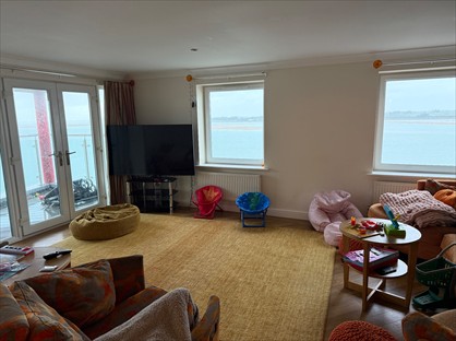 3 Bed Flat, Doc Fictoria, LL55