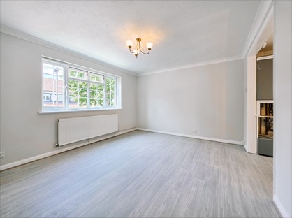 2 Bed Flat, Tracey Court, SS9