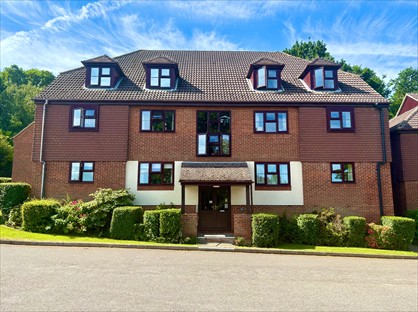 2 Bed Flat, Mansell Close, TN39