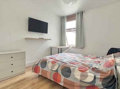 Room in a Shared House, Roland Road, E17