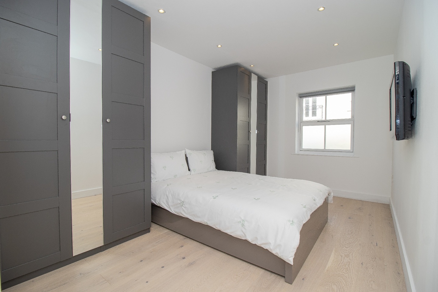 London - 2 Bed Flat, Northpoint Square, NW1 - To Rent Now for £2,700.00 p/m