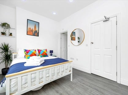 2 Bed Flat, Rivington Street, EC2A