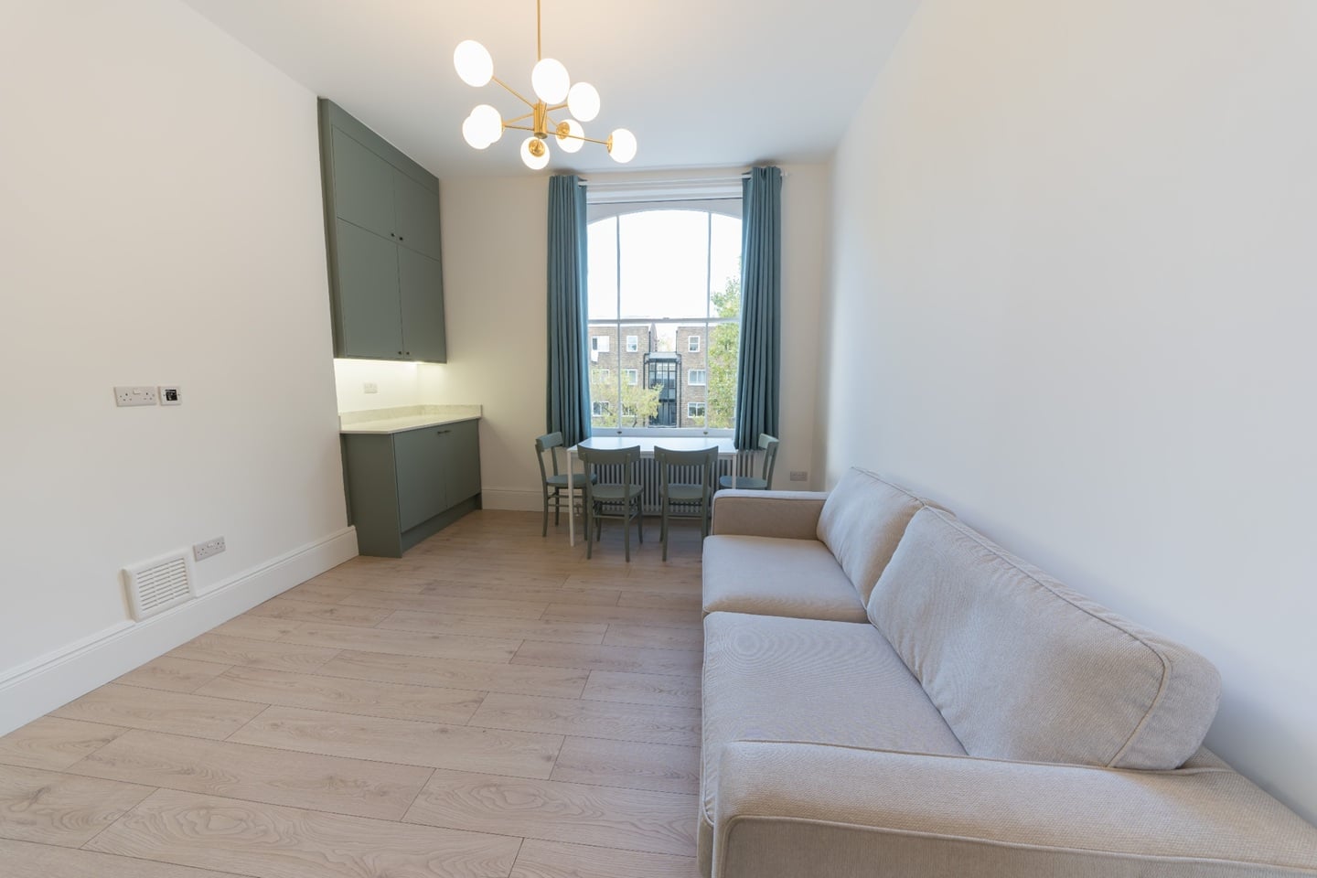 2 Bed Flat, Victoria Park Road, E9