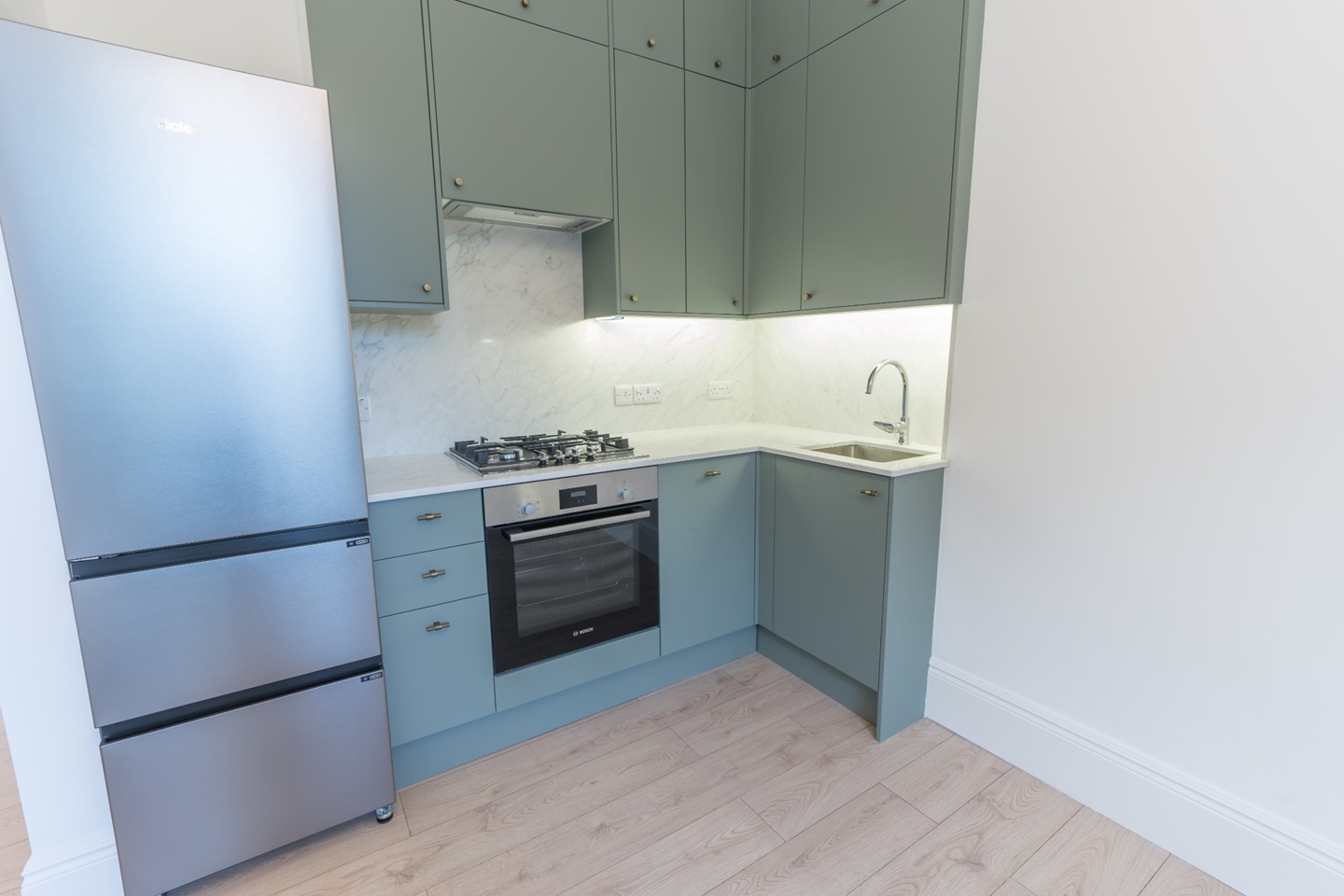 2 Bed Flat, Victoria Park Road, E9 photo 3