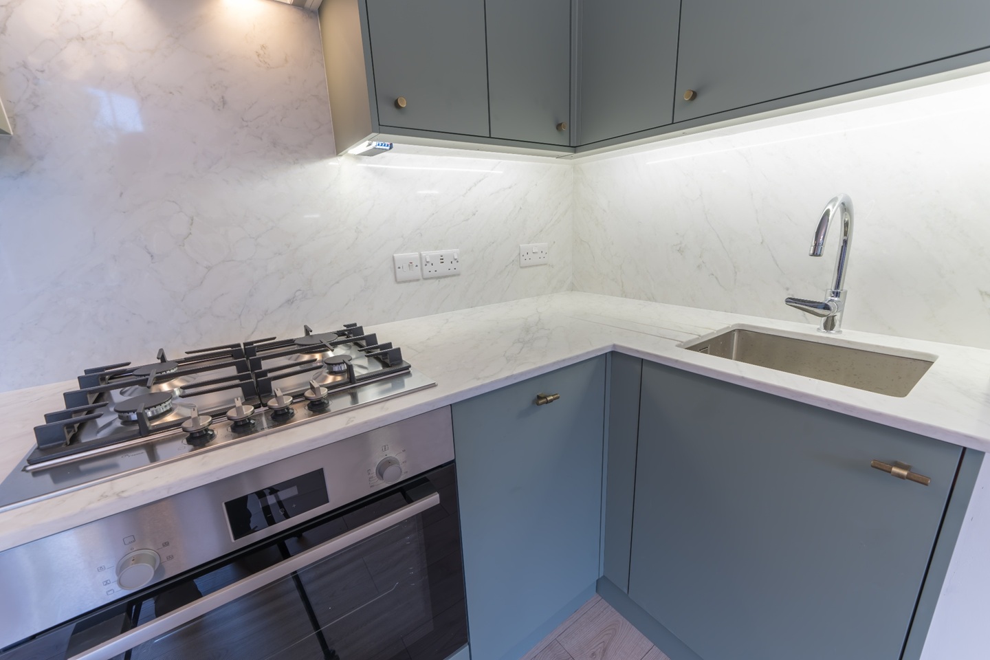 2 Bed Flat, Victoria Park Road, E9 photo 4