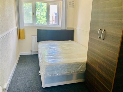 Room in a Shared House, Charlton Crescent, IG11