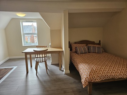 Studio Flat, Bath Road, SN1