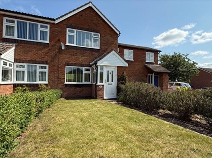 2 Bed Terraced House, Curlew Close, WS14
