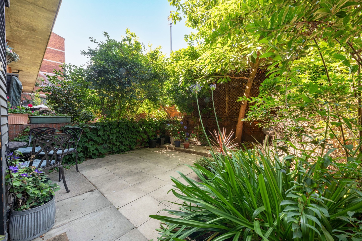 2 Bed Maisonette, Joseph Conrad House, SW1V, N1 7GU