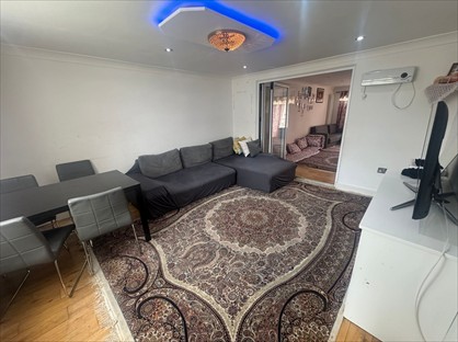 3 Bed Detached House, Brabazon Road, TW5