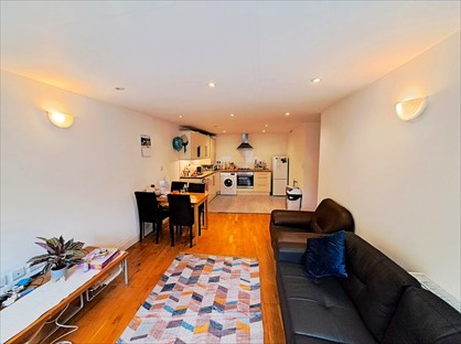 2 Bed Flat, Victory Road Mews, SW19