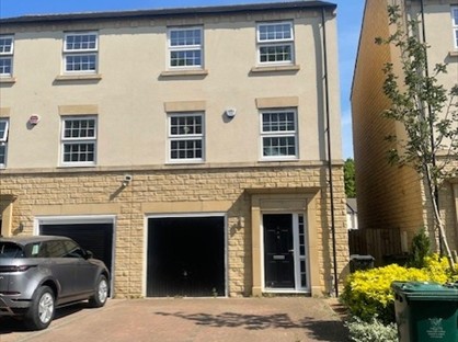 4 Bed Semi-Detached House, Canal Close, BD10