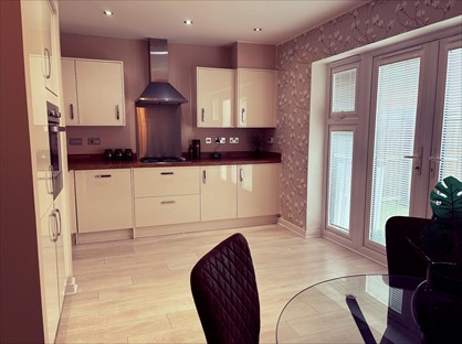 4 Bed Semi-Detached House, Canal Close, BD10