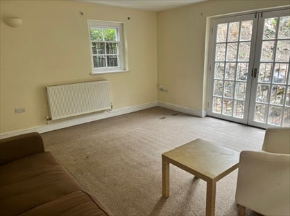 2 Bed Flat, High Street, SA61