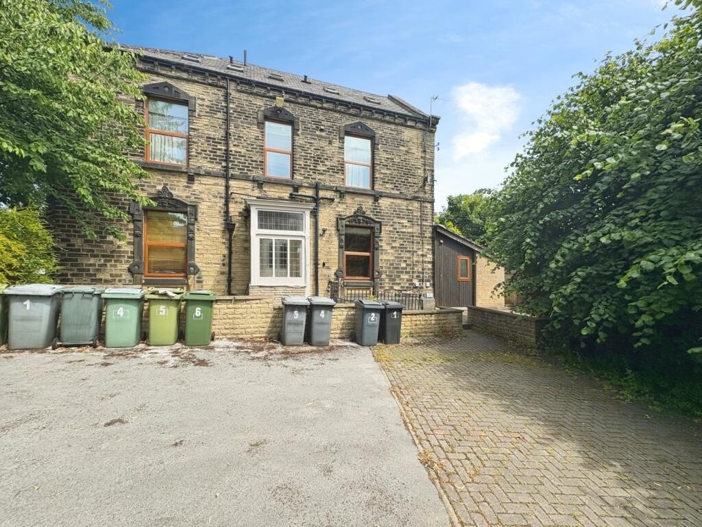 Huddersfield - 1 Bed Flat, Plover Road, HD3 - To Rent Now for £600.00 p/m