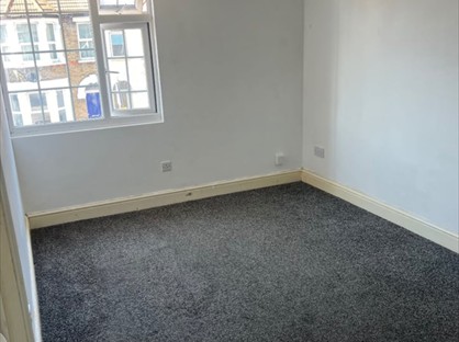 Studio Flat, Ley Street, IG1