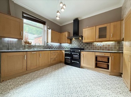 3 bed terraced house for rent in 3 Bed Terraced House, Huddersfield Road, OL4