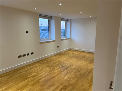 2 Bed Flat, Elizabeth House, RH19