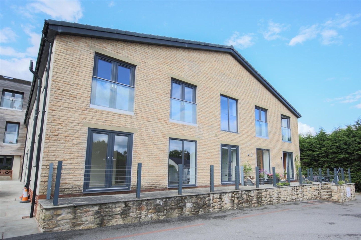 Rossendale - 2 Bed Flat, The Loom, BB4 - To Rent Now for £1,150.00 p/m