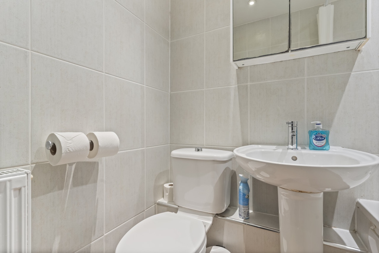 2 Bed Flat, Barrett's Grove, N16 photo 5