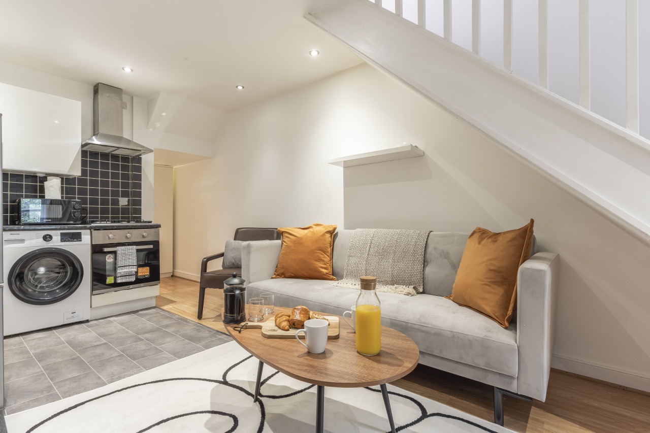 2 Bed Flat, Barrett's Grove, N16 photo 2