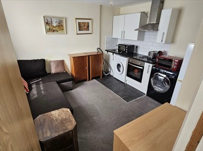 Studio Flat, Wood Lane, TW7