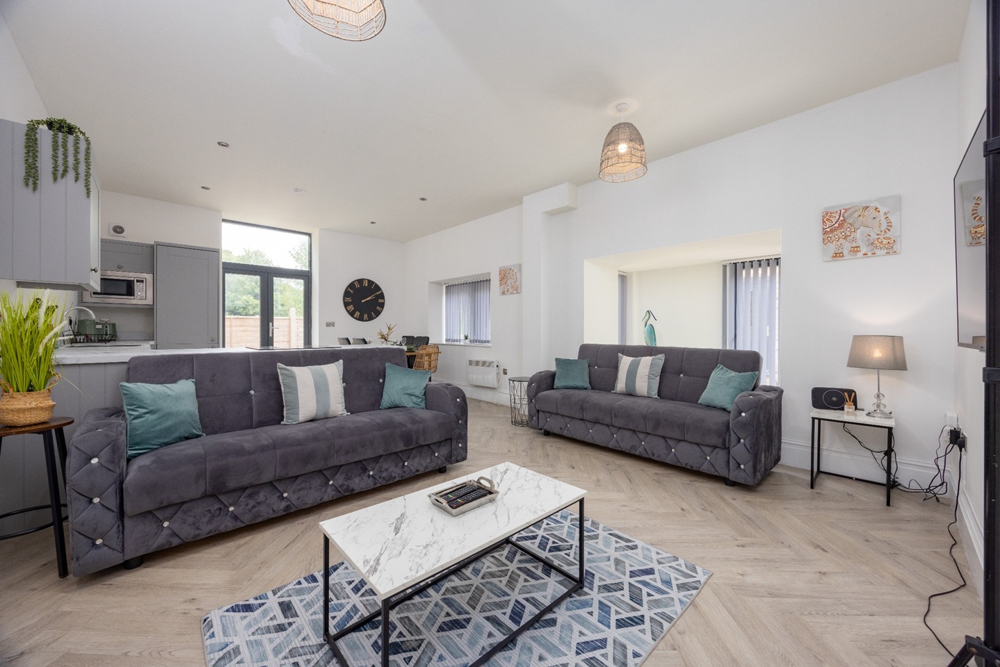 2 Bed Flat, Cliff House, LS12 photo 3