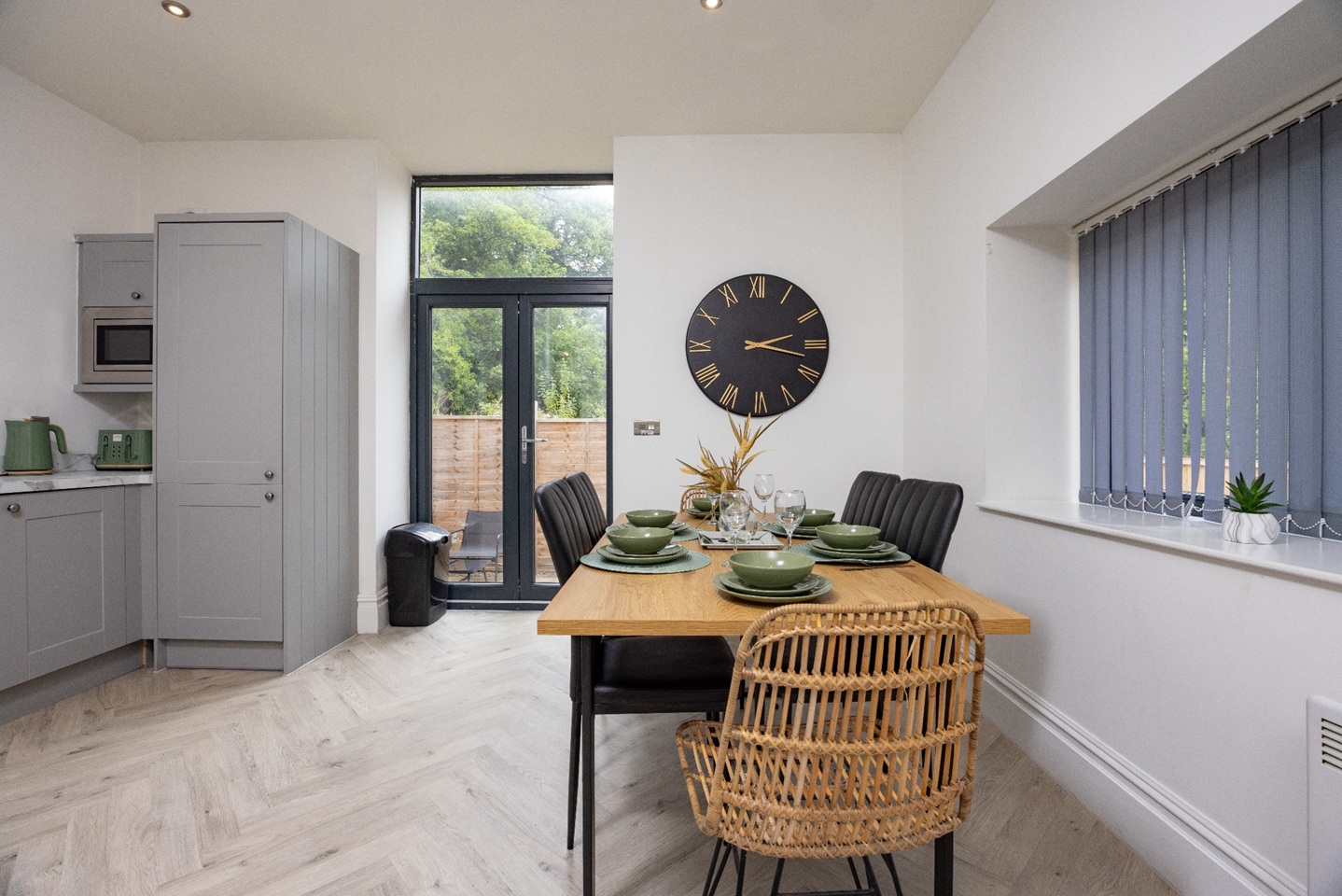 2 Bed Flat, Cliff House, LS12 photo 4