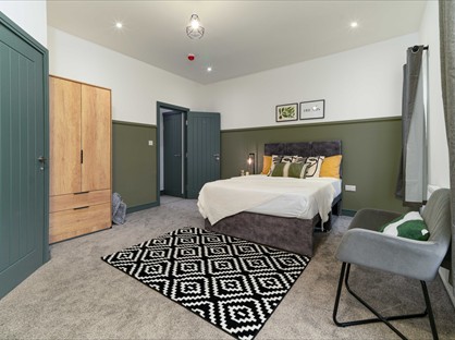 Room in a Shared House, Manchester Road West, M38