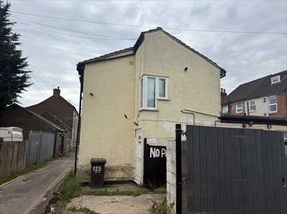 1 Bed Semi-Detached House, Windsor Walk, LU1