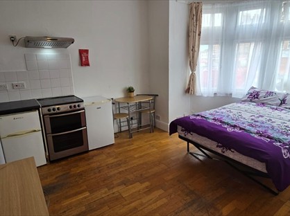 Studio Flat, Green Lanes, N13