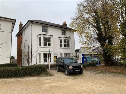 1 Bed Flat, White Hart Walk, SN7