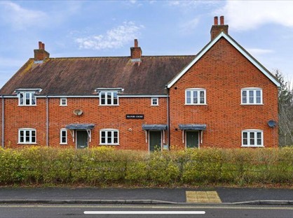 2 Bed Maisonette, Manor Court, RG24