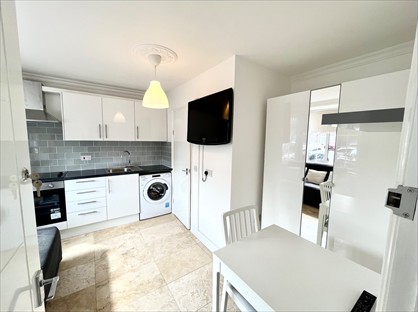Studio Flat, South Lodge Drive, N14