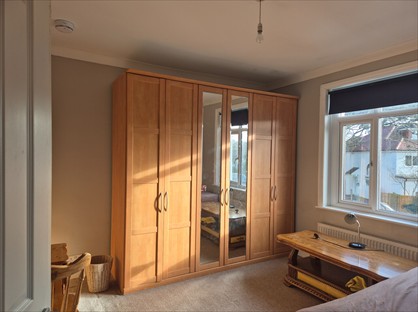 Room in a Shared House, Pound Lane, KT19