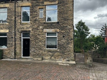 3 Bed Semi-Detached House, Huddersfield Road, WF13