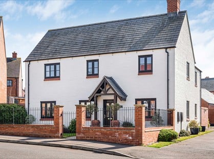 4 Bed Detached House, Cartmel Close, NN12