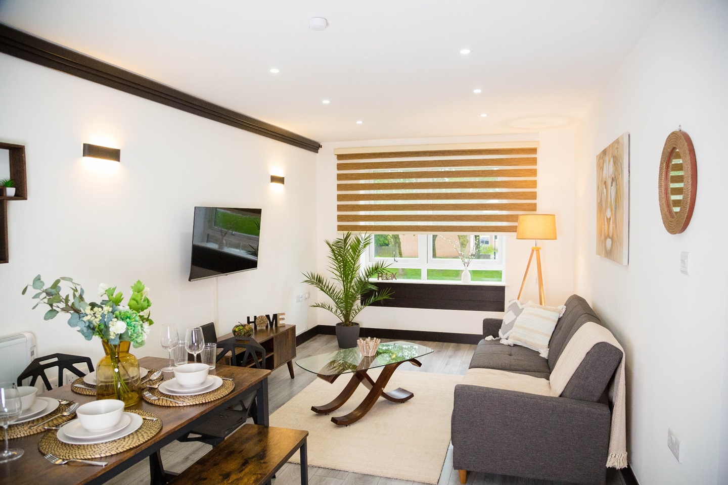 3 Bed Flat, Stretford Road, M16 photo 2