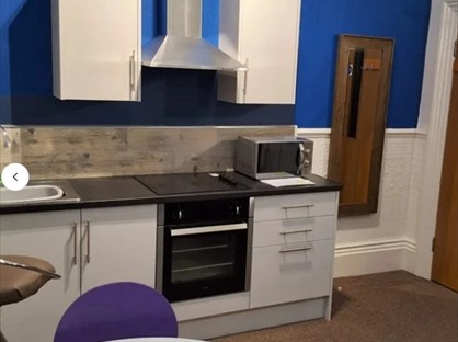 Studio Flat, Bond Str, WF17