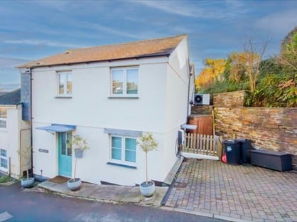 3 Bed Detached House, Castle Hill, PL22
