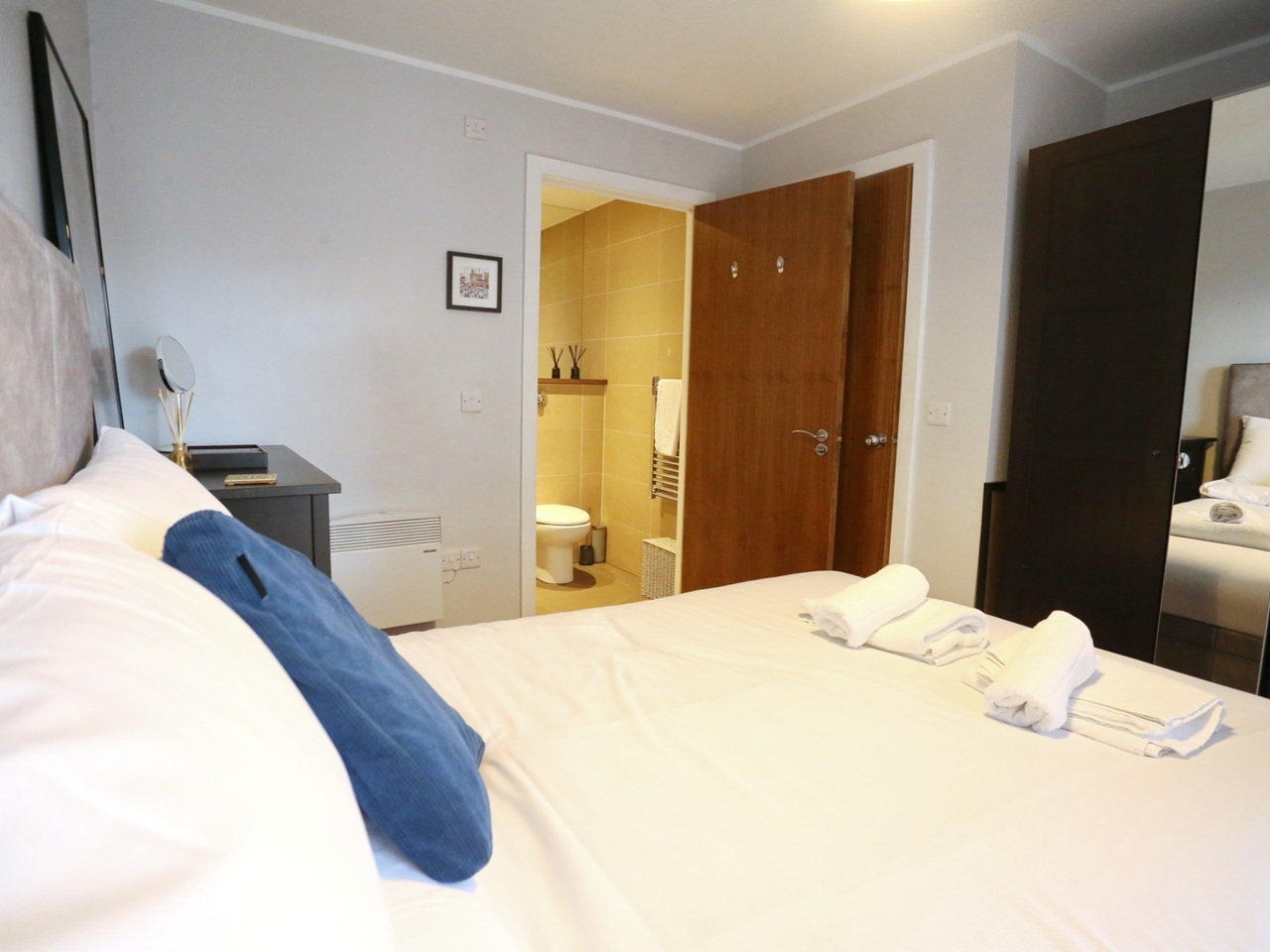 Manchester - 2 Bed Flat, The Riley Building, M5 - To Rent Now for £ ...