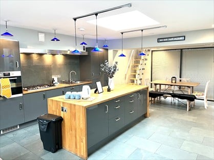3 Bed Terraced House, Bakehouse Lane, GL50
