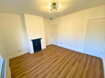 Room in a Shared House, Hook Road, KT19