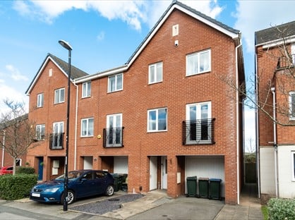 4 Bed Detached House, Yarrow Walk, CV6