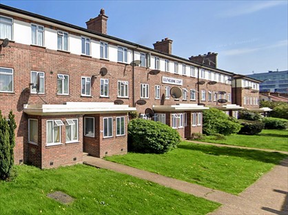 2 Bed Flat, Southbourne Court, NW9