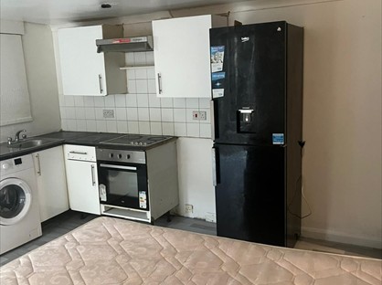 Studio Flat, Folkestone Road, CT17