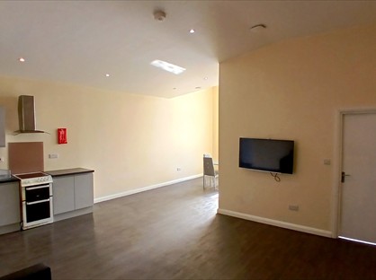 2 Bed Flat, Market Street, ST3