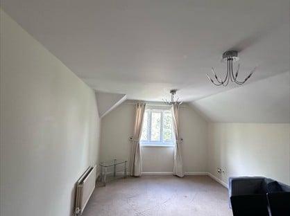 Room in a Shared Flat, Garfield Road, GU15