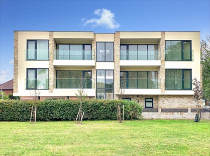 2 Bed Flat, Knightswood Court, UB10